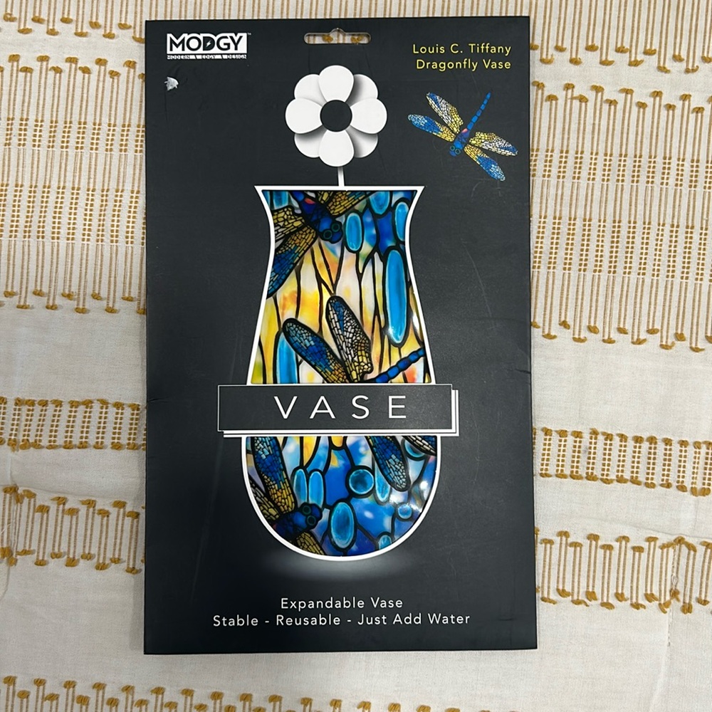 Modgy expandable vase